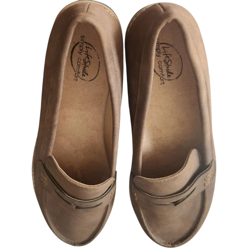 Life Stride Women's Vegan Suade Brown Slip-On Loafers with Tassel Detail - Picture 4 of 8